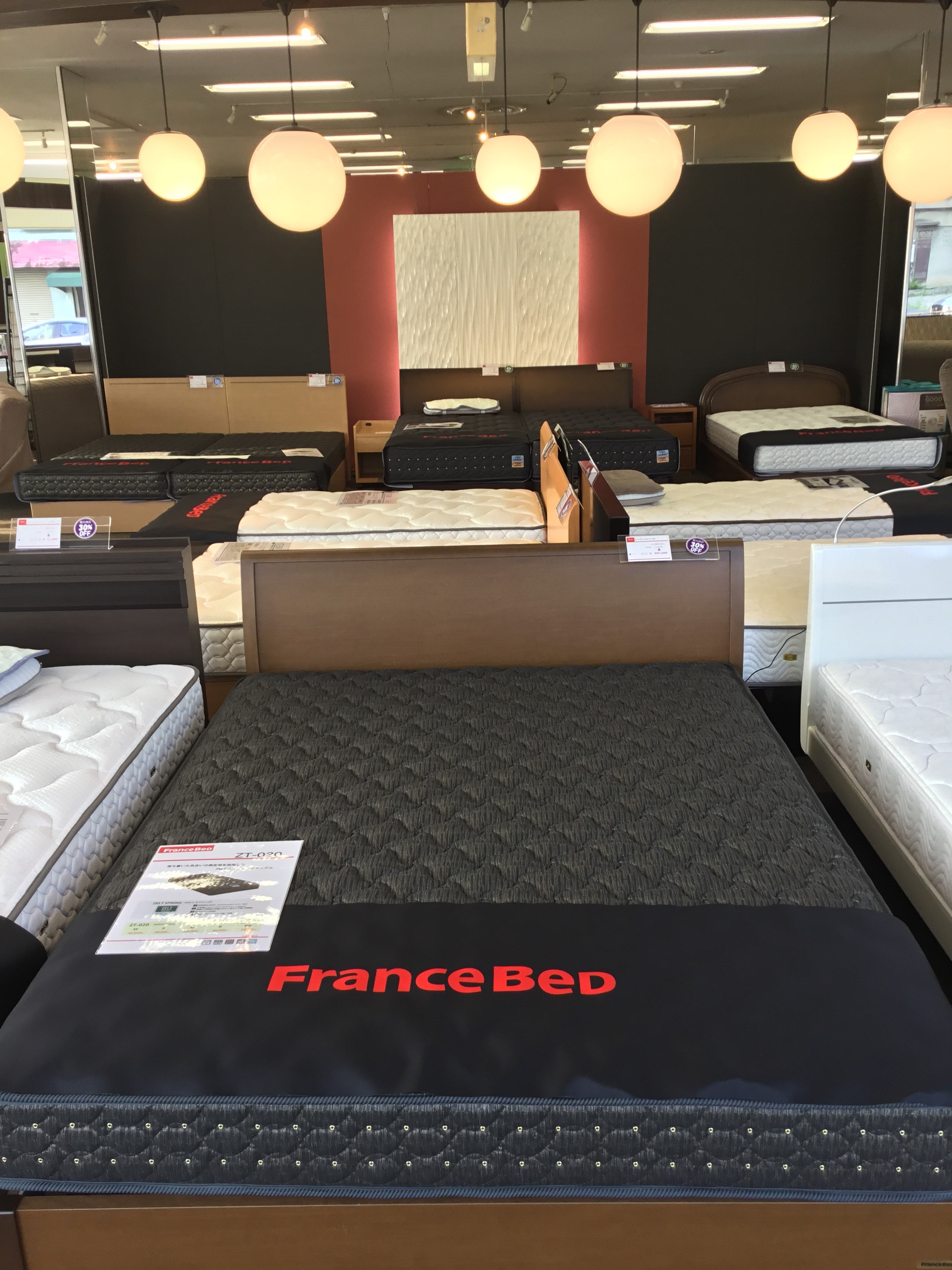 フランスベッドの直営のショールームだからお値打ち品が豊富！