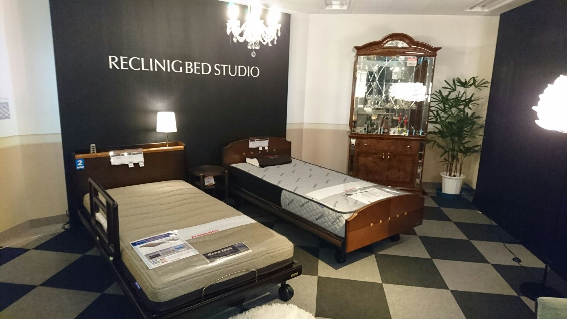 リクライニングベッド　スタジオ併設！