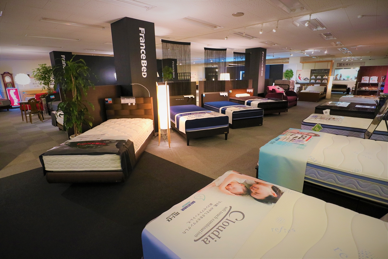 全館、全品、現品売り尽くし！